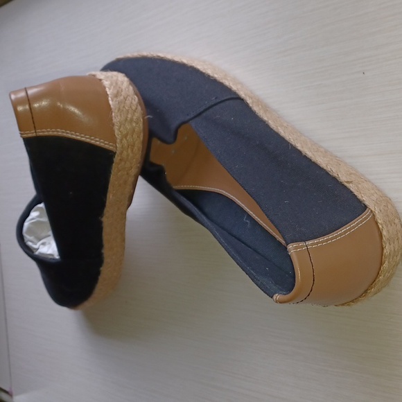 Brand new in box black with tan leather and raffia trim espadrile - Picture 2 of 6